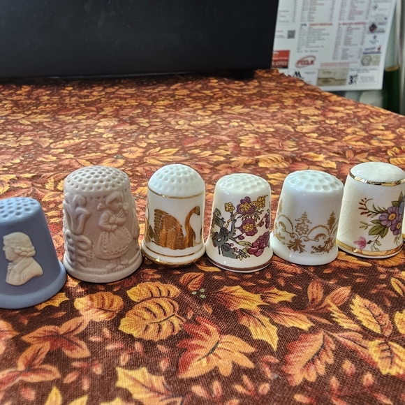 15 Collectible Thimbles - Picture 4 of 6